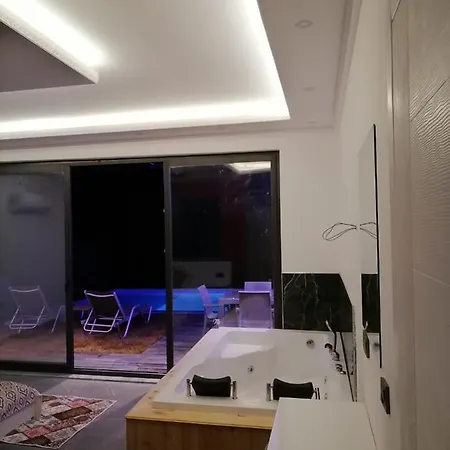 Honeymoon Villa Efem With Jacuzzi Willa